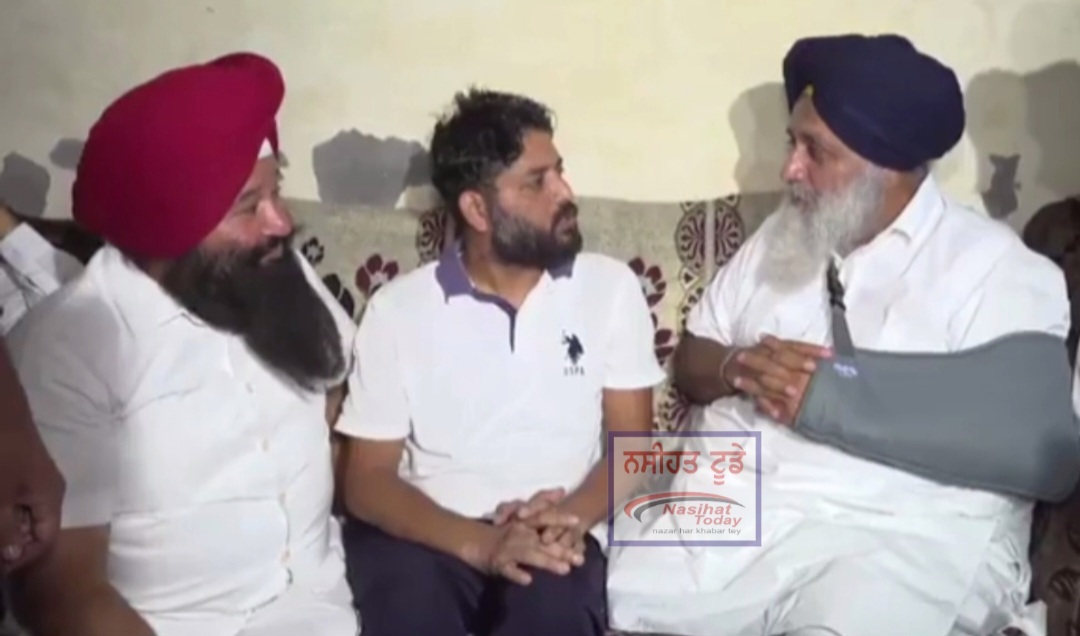 ਜੰਡਿਆਲਾ ਗੁਰੂ ਵਿਖੇ ਮ੍ਰਿਤਕ ਅਕਾਲੀ ਕੌਂਸਲਰ ਹਰਜਿੰਦਰ ਸਿੰਘ ਦੇ ਘਰ ਪਰਿਵਾਰ ਨਾਲ ਦੁੱਖ ਸਾਂਝਾ ਕਰਨ ਪਹੁੰਚੇ ਸੁਖਬੀਰ ਸਿੰਘ ਬਾਦਲ