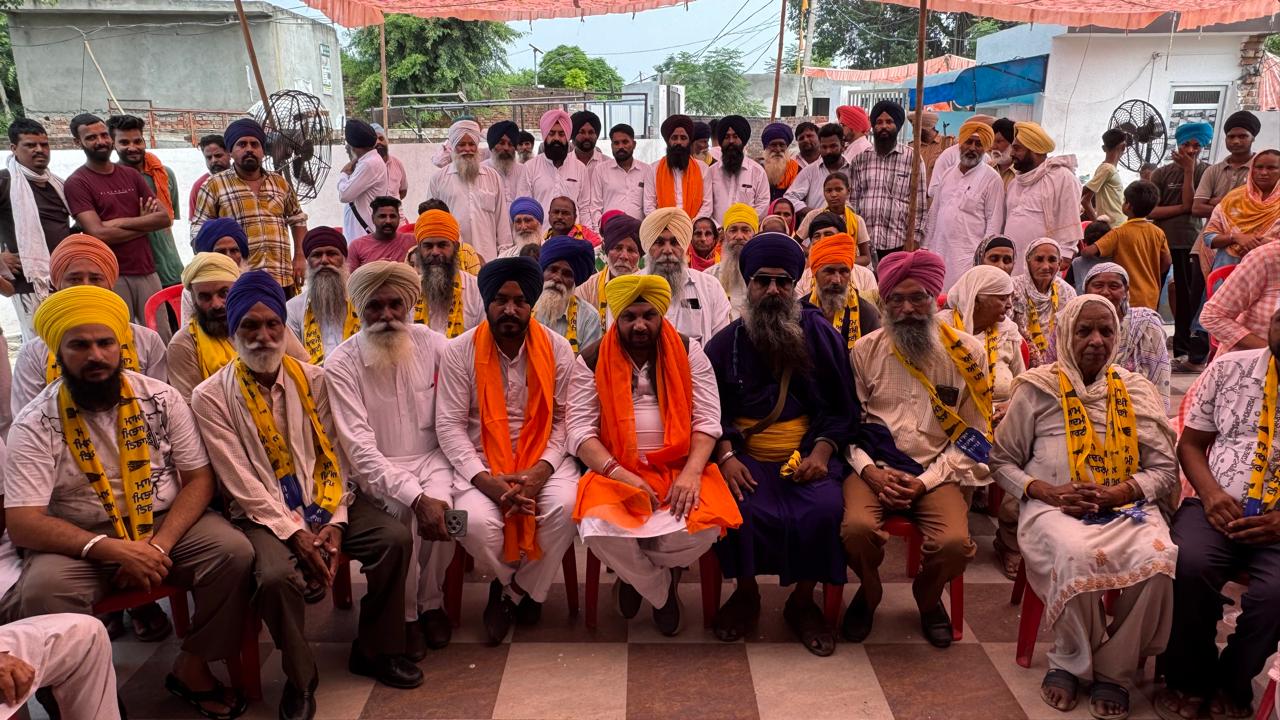 ਪਿੰਡ ਰਾਏਪੁਰ ਖੁਰਦ ਚ ਰਵਾਇਤੀ ਪਾਰਟੀਆਂ ਨੂੰ ਛੱਡ ਕੇ ਆਮ ਆਦਮੀ ਪਾਰਟੀ ‘ਚ ਸ਼ਾਮਲ- ਹਰਭਜਨ ਸਿੰਘ ਈ.ਟੀ.ੳ  ਨੇ ਕੀਤਾ ਸਵਾਗਤ