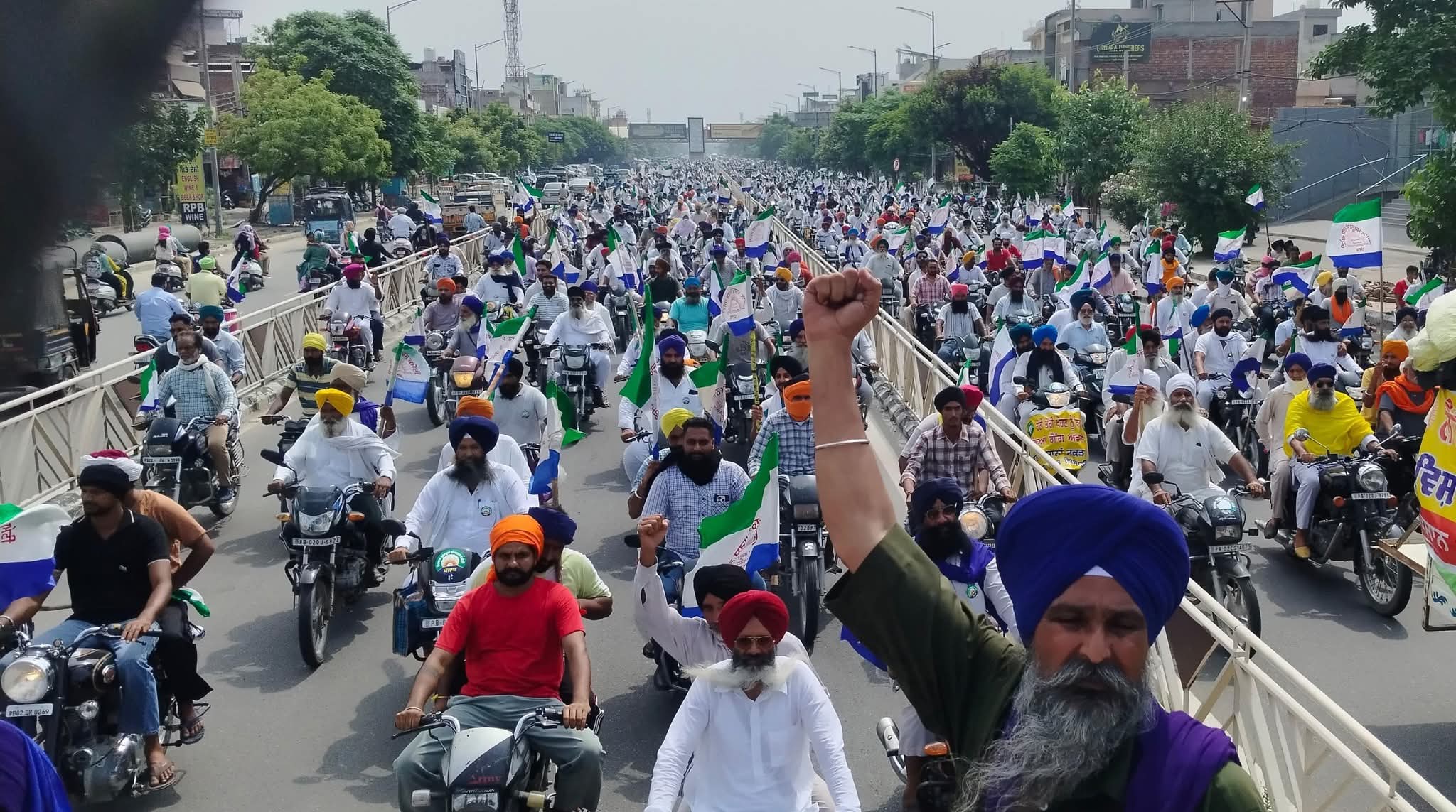 ਕਿਸਾਨ ਮਜਦੂਰ ਸੰਘਰਸ਼ ਕਮੇਟੀ ਵੱਲੋਂ ਕਿਸਾਨ ਮਜ਼ਦੂਰ ਮੋਰਚਾ ਦੇ ਸੱਦੇ ਤੇ ਲੈਂਡ ਪੂਲਿੰਗ ਨੀਤੀ ਖ਼ਿਲਾਫ਼ ਪੰਜਾਬ ਭਰ ‘ਚ ਹਜ਼ਾਰਾਂ ਮੋਟਰਸਾਈਕਲ ਉੱਤਰੇ ਸੜਕਾਂ ਤੇ-