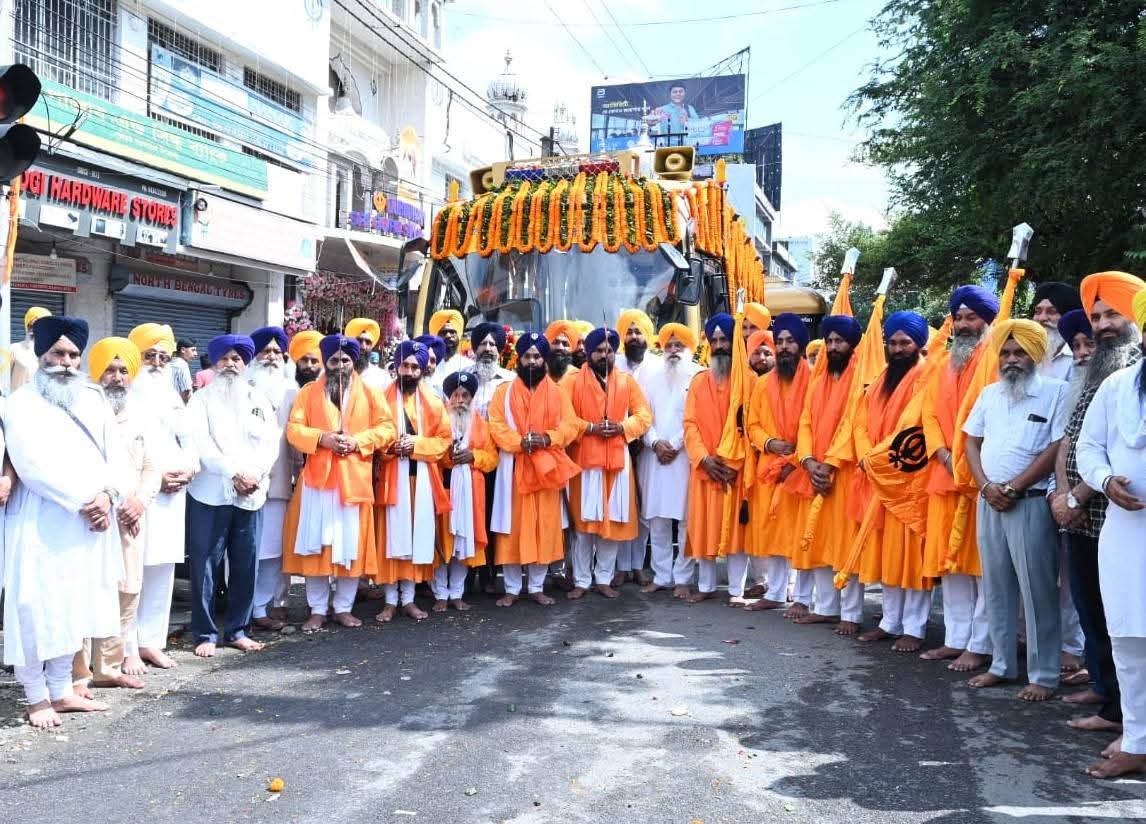 ਸ੍ਰੀ ਗੁਰੂ ਤੇਗ ਬਹਾਦਰ ਸਾਹਿਬ ਜੀ ਦੇ ਸ਼ਹੀਦੀ ਸਾਕੇ ਦੀ 350 ਸਾਲਾ ਸ਼ਤਾਬਦੀ ਮੌਕੇ ਗੁਰਦੁਆਰਾ ਧੋਬੜੀ ਸਾਹਿਬ ਤੋਂ ਆਰੰਭ ਹੋਇਆ ਨਗਰ ਕੀਰਤਨ ਦੂਜੇ ਦਿਨ ਸਿਲੀਗੁੜੀ ਤੋਂ ਅਗਲੇ ਪੜਾਅ ਮਾਲਦਾ ਲਈ ਰਵਾਨਾ-