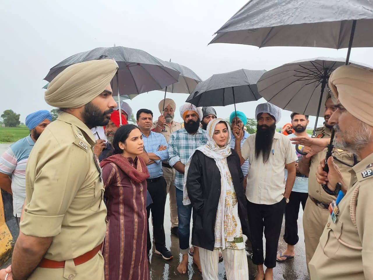 ਅੰਮ੍ਰਿਤਸਰ ਦੇ ਹੜ ਪੀੜਤ ਇਲਾਕਿਆਂ ਵਿੱਚੋਂ ਹੁਣ ਤੱਕ 2500 ਲੋਕਾਂ ਨੂੰ ਸੁਰੱਖਿਤ ਸਥਾਨਾਂ ‘ਤੇ ਲਿਆਂਦਾ- ਡਿਪਟੀ ਕਮਿਸ਼ਨਰ ਦੀ ਅਗਵਾਈ ਹੇਠ ਰਾਹਤ ਕਾਰਜ ਜੰਗੀ ਪੱਧਰ ‘ਤੇ ਜਾਰੀ-