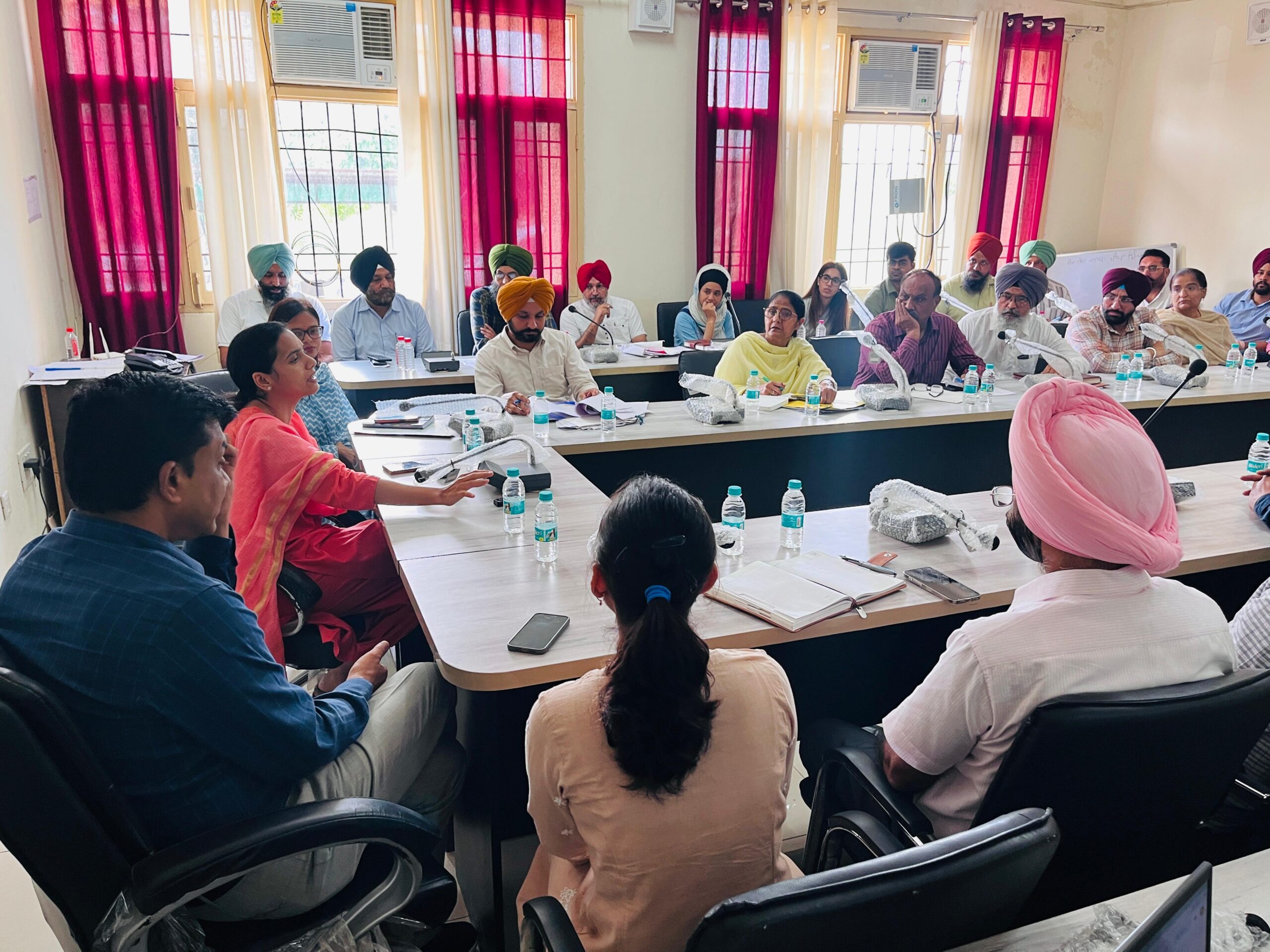 ਹੜ ਪ੍ਰਭਾਵਿਤ ਲੋਕਾਂ ਨੂੰ ਮੁਆਵਜ਼ਾ ਦੇਣ ਲਈ ਪ੍ਰਕਿਰਿਆ ਵਿੱਚ ਤੇਜ਼ੀ ਲਿਆਂਦੀ ਜਾਵੇ – ਡਿਪਟੀ ਕਮਿਸ਼ਨਰ