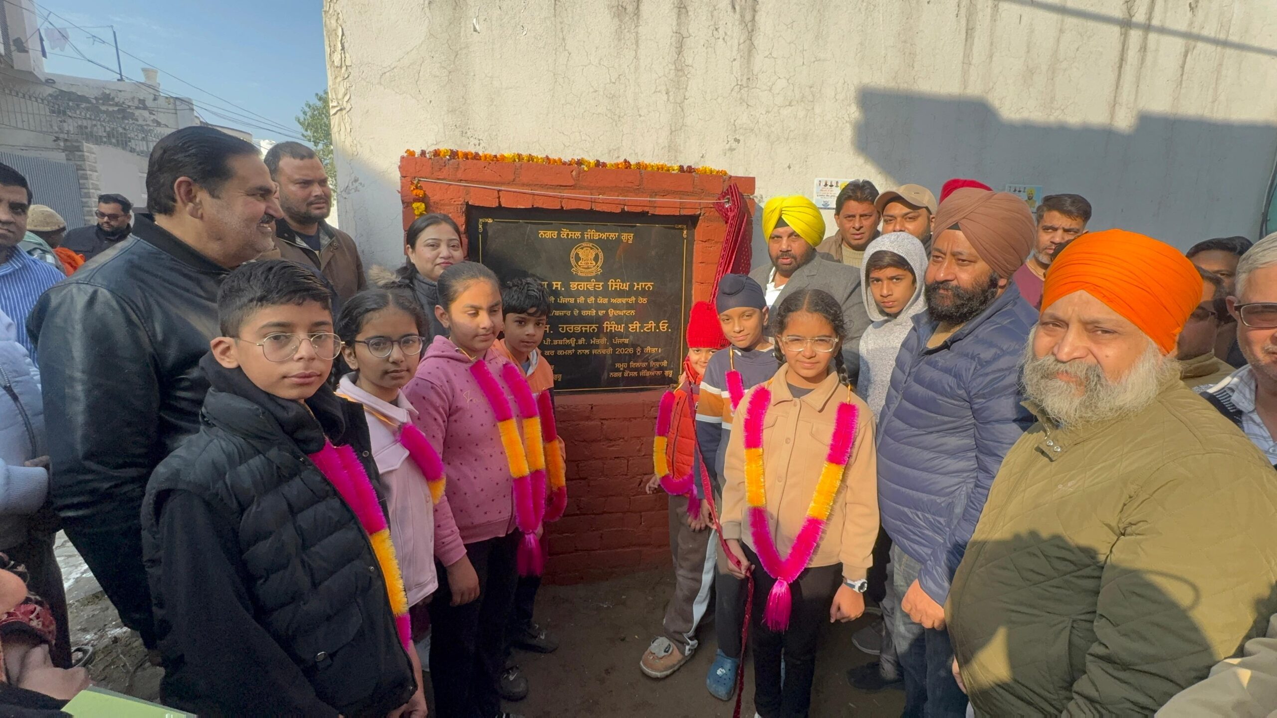 ਕੈਬਨਿਟ ਮੰਤਰੀ ਈ.ਟੀ.ਓ. ਨੇ ਜੰਡਿਆਲਾ ਗੁਰੂ ਵਿਖੇ 2 ਕਰੋੜ 65 ਲੱਖ ਰੁਪਏ ਦੇ ਵਿਕਾਸ ਕਾਰਜ਼ਾਂ ਦਾ ਕੀਤਾ ਉਦਘਾਟਨ-