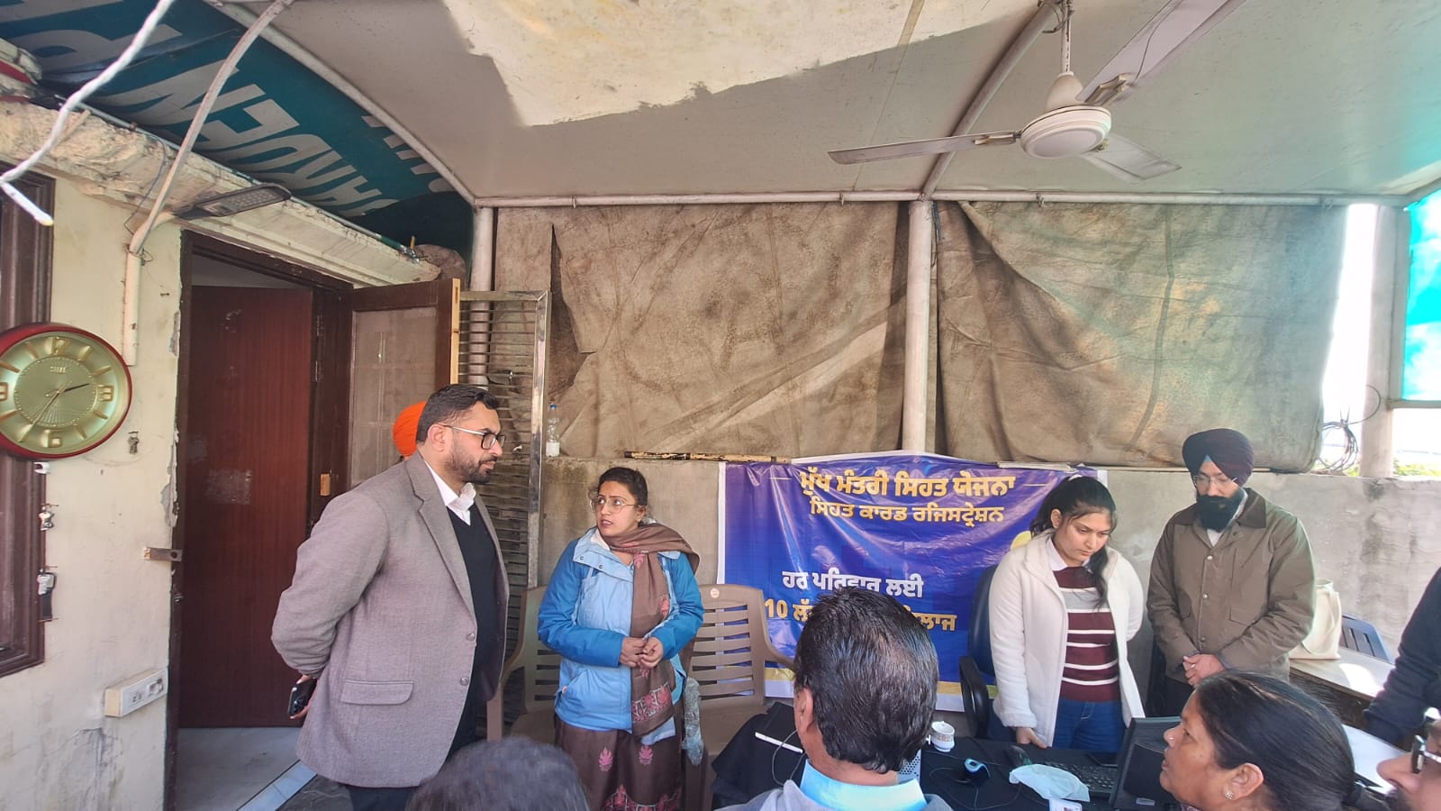 ਮੁੱਖ ਮੰਤਰੀ ਸਿਹਤ ਯੋਜਨਾਂ ਦੇ ਕਾਰਡ ਬਣਾਉਣ ਲਈ ਜ਼ਿਲ੍ਹਾ ਅੰਮ੍ਰਿਤਸਰ ਵਿੱਚ ਲਗਾਏ ਗਏ 57 ਵਿਸ਼ੇਸ਼ ਕੈਂਪ- ਡਿਪਟੀ ਕਮਿਸ਼ਨਰ ਦਲਵਿੰਦਰਜੀਤ ਸਿੰਘ