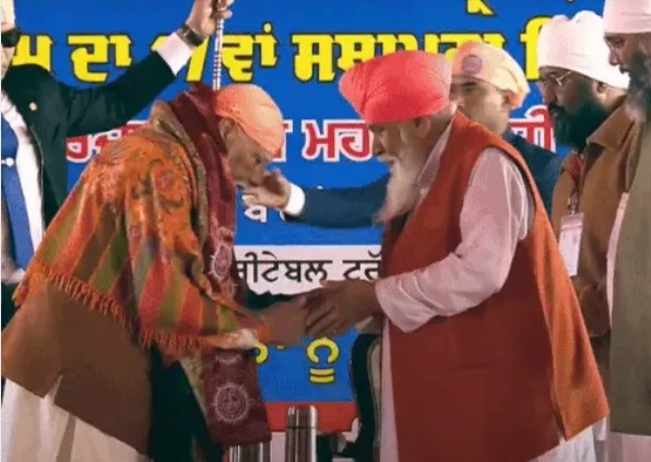 PM ਨਰਿੰਦਰ ਮੋਦੀ ਡੇਰਾ ਸੱਚਖੰਡ ਬੱਲਾਂ ਵਿਖੇ ਹੋਏ ਨਤਮਸਤਕ-
